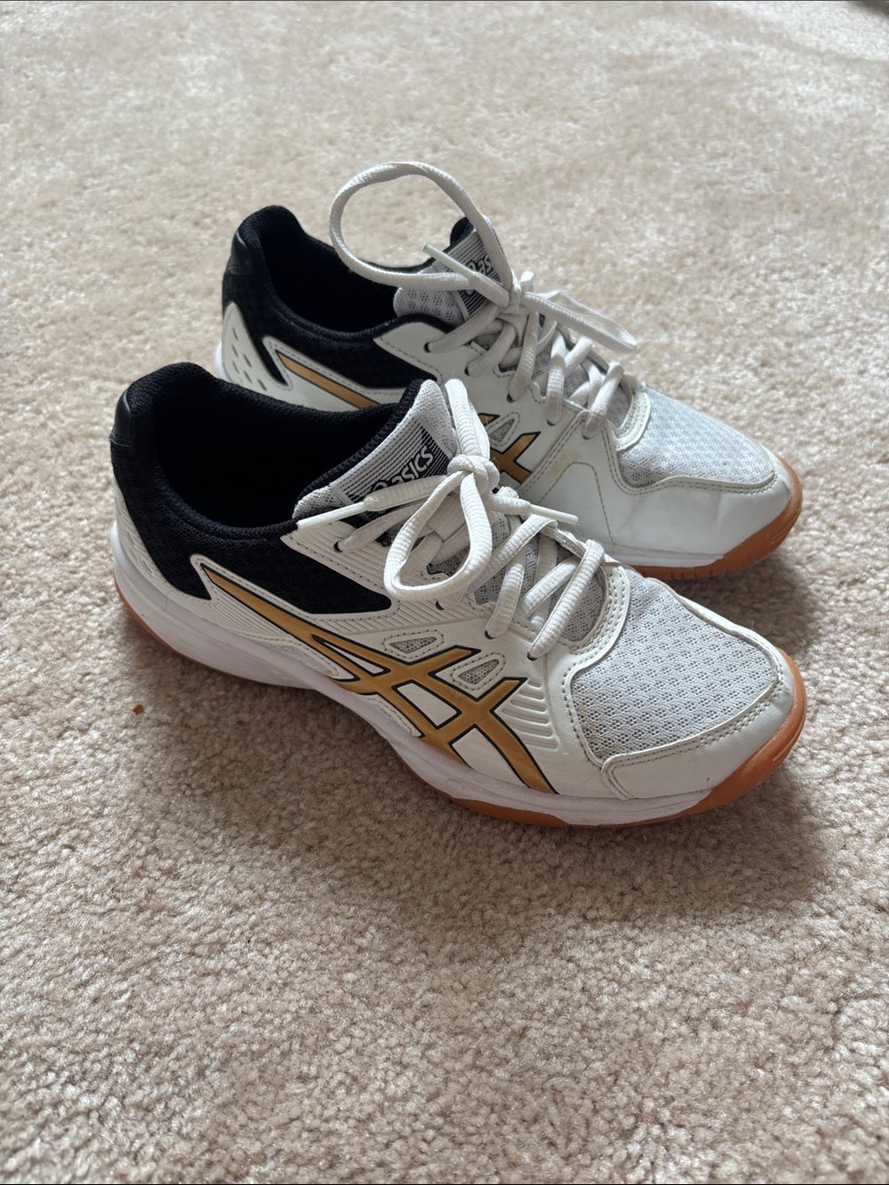ASICS Upcourt 3 volleyball shoes women’s size 6